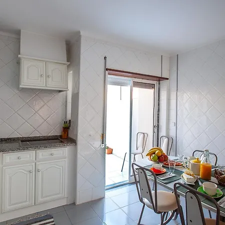 Casa Do Meio Cared For Santa Cruz (Oeste)